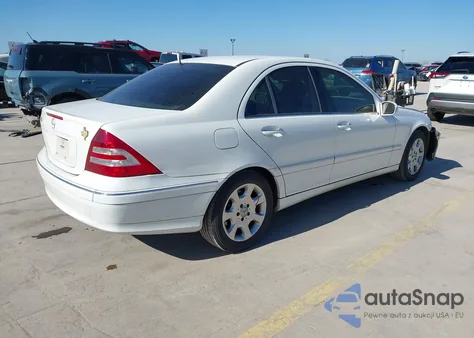 2005 Mercedes-Benz C 320 Luxury/Sport z USA, uszkodzony, nr VIN WDBRF64J15F597304